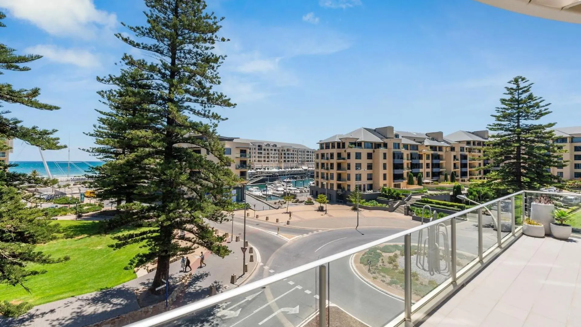 Belle Escapes - Sea The Views Apartment Glenelg 0*,  Australia