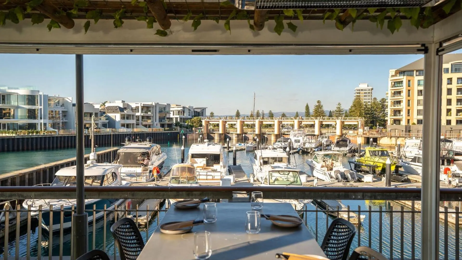 Belle Escapes - Sea The Views Apartment Glenelg
